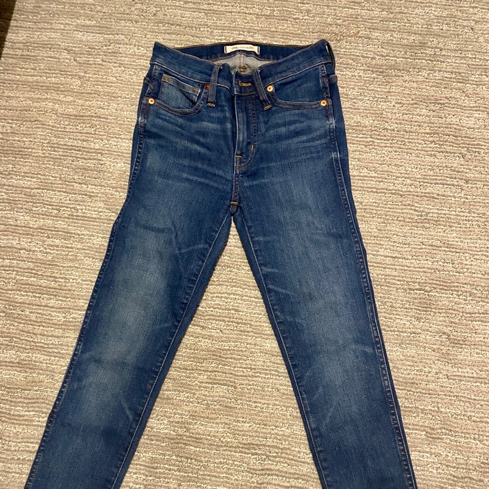 Like new Madewell 9” high rise skinny, med. wash jeans, distressed bottoms